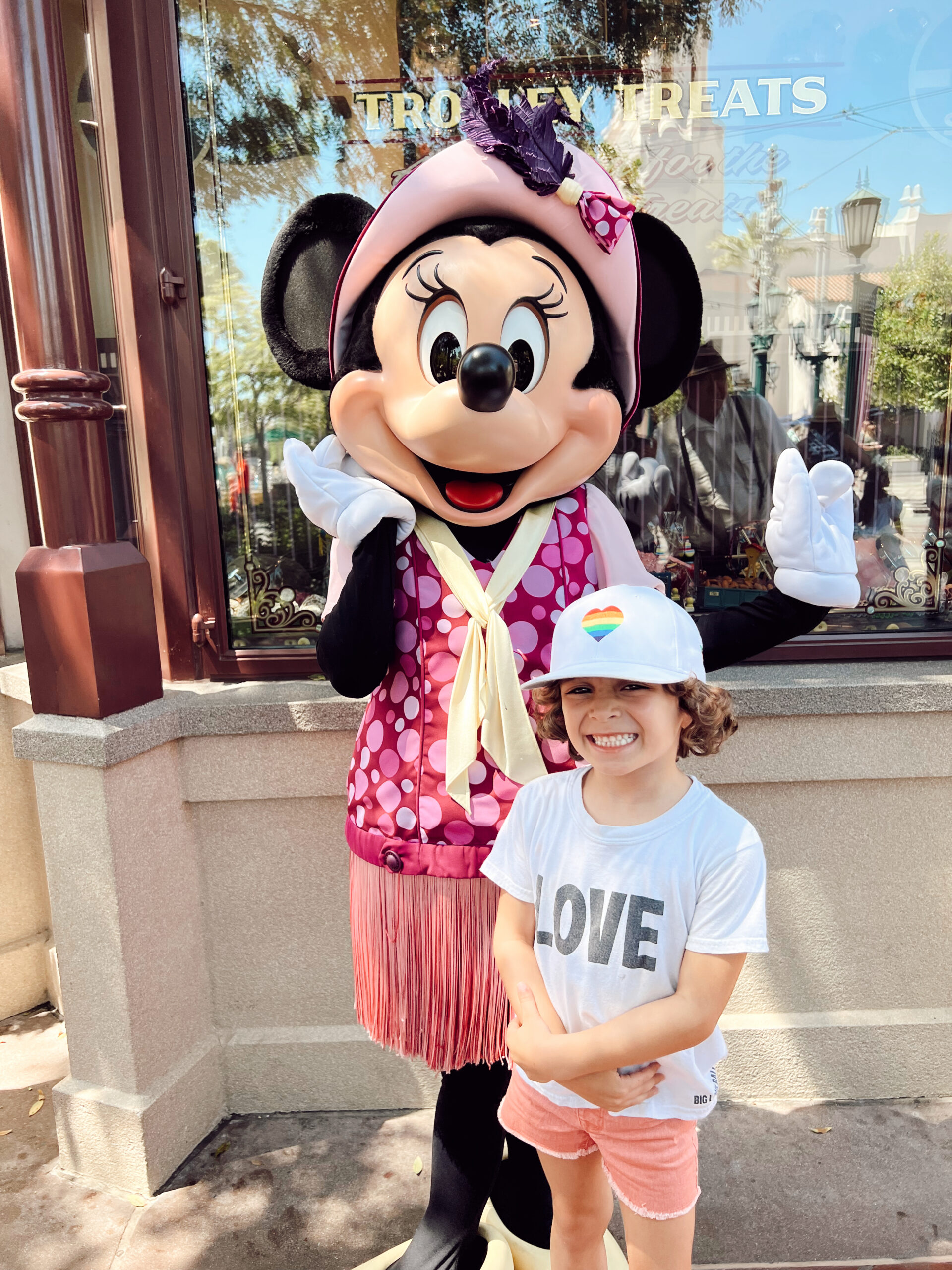 boy with minnie mouse