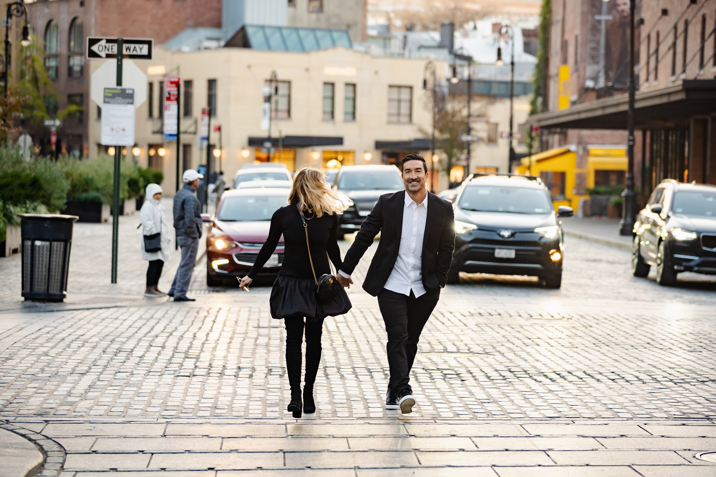 couple walking in new york