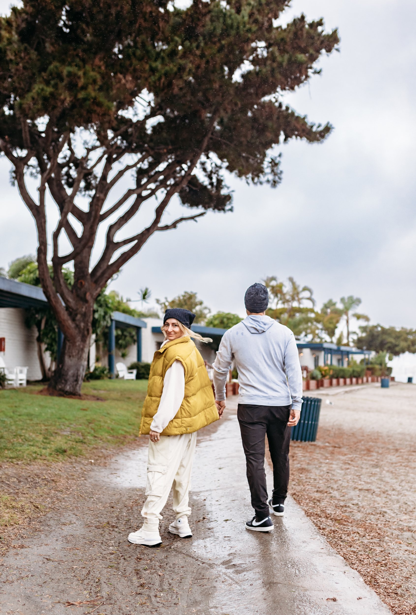 couple walking to the beach