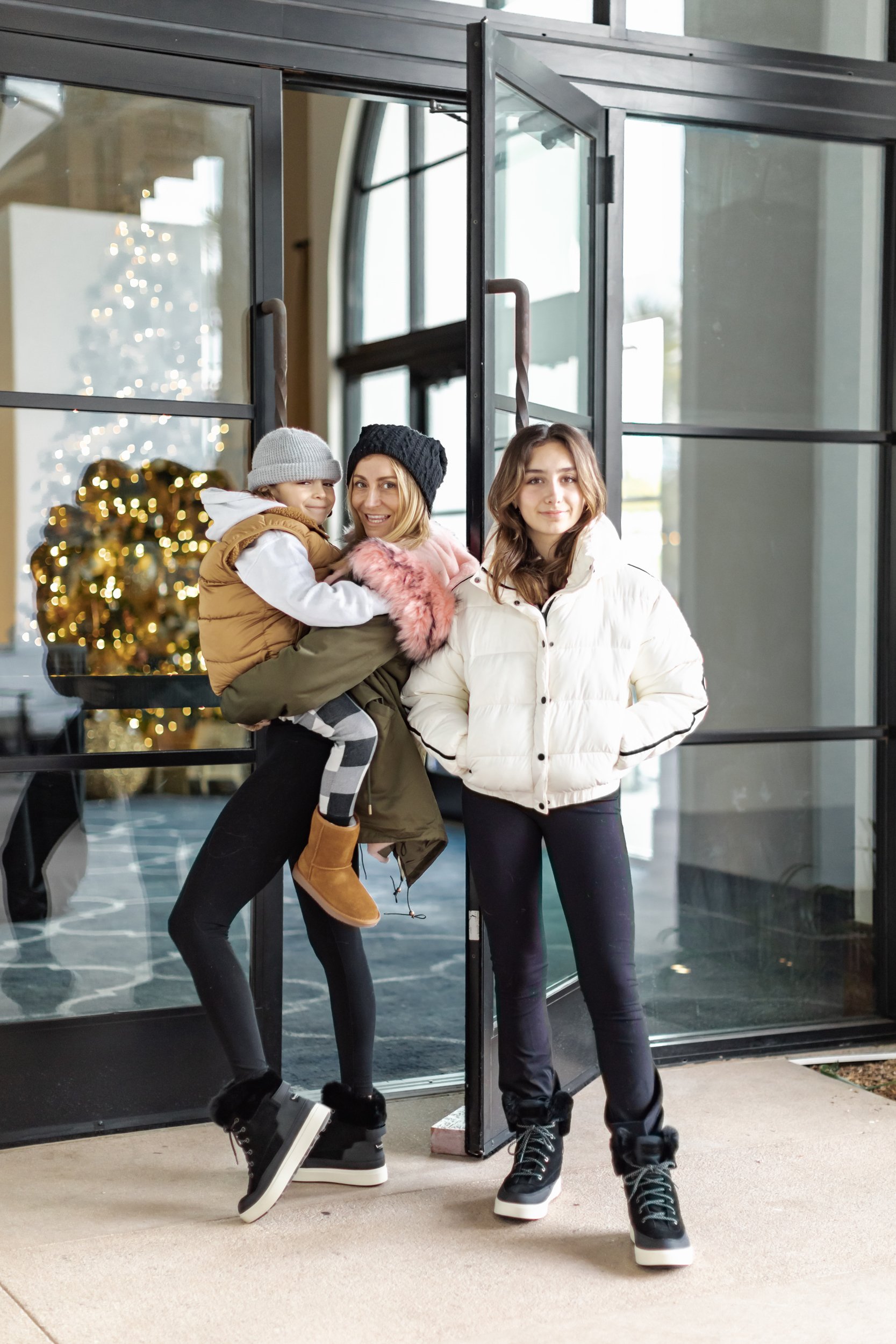 mom with her kids walking in door