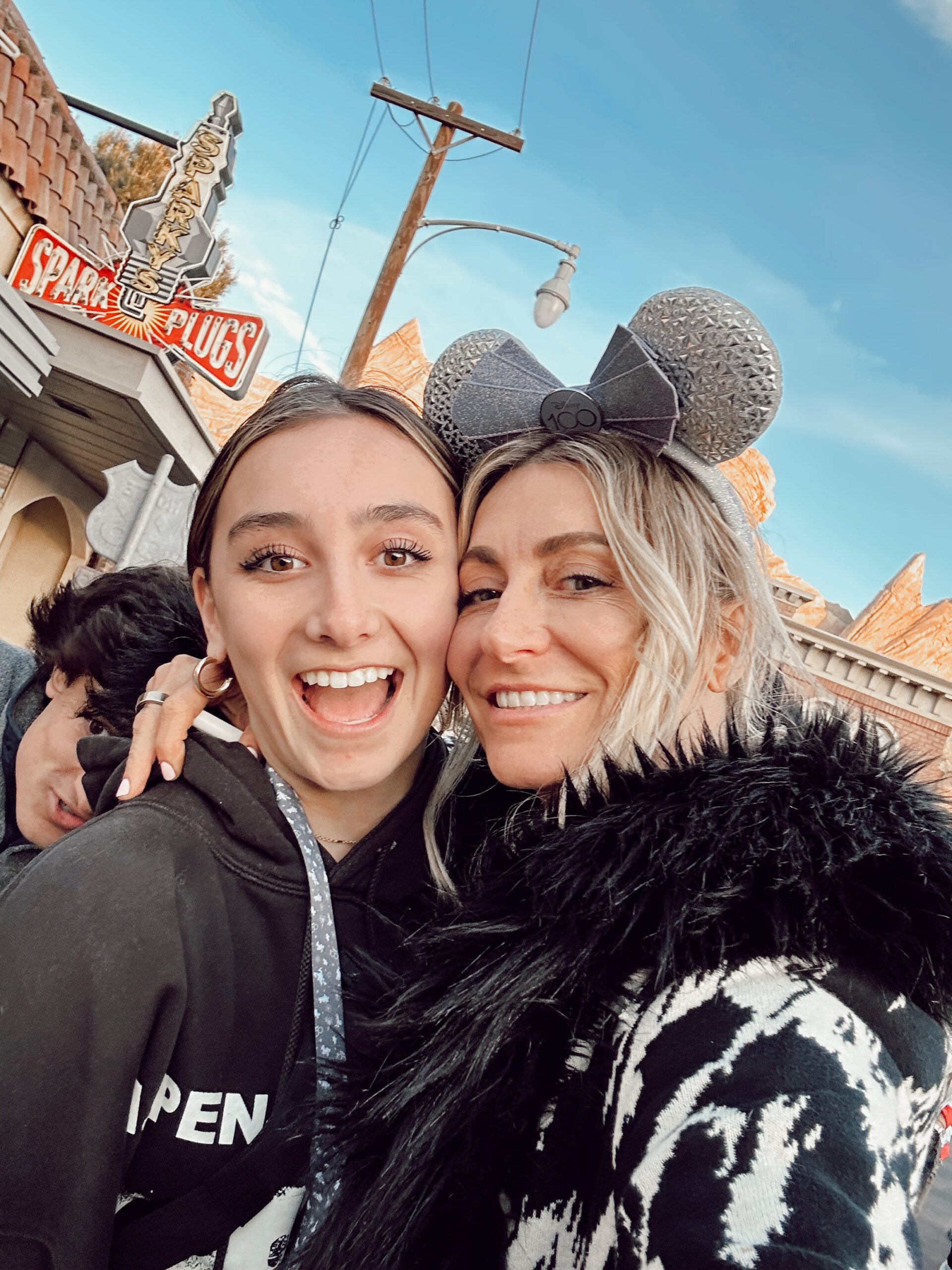 mom and daughter selfie