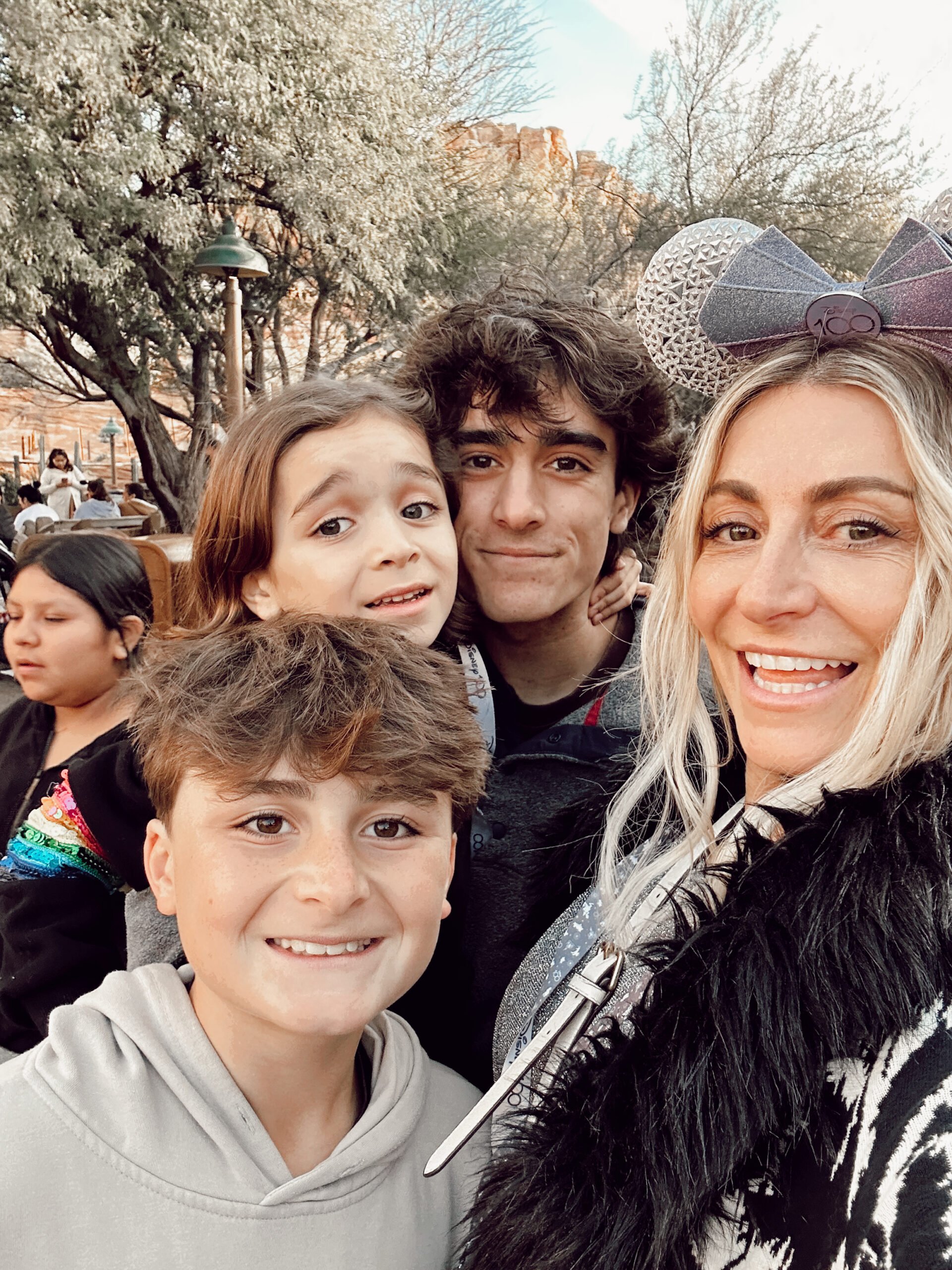 mom and her kids selfie