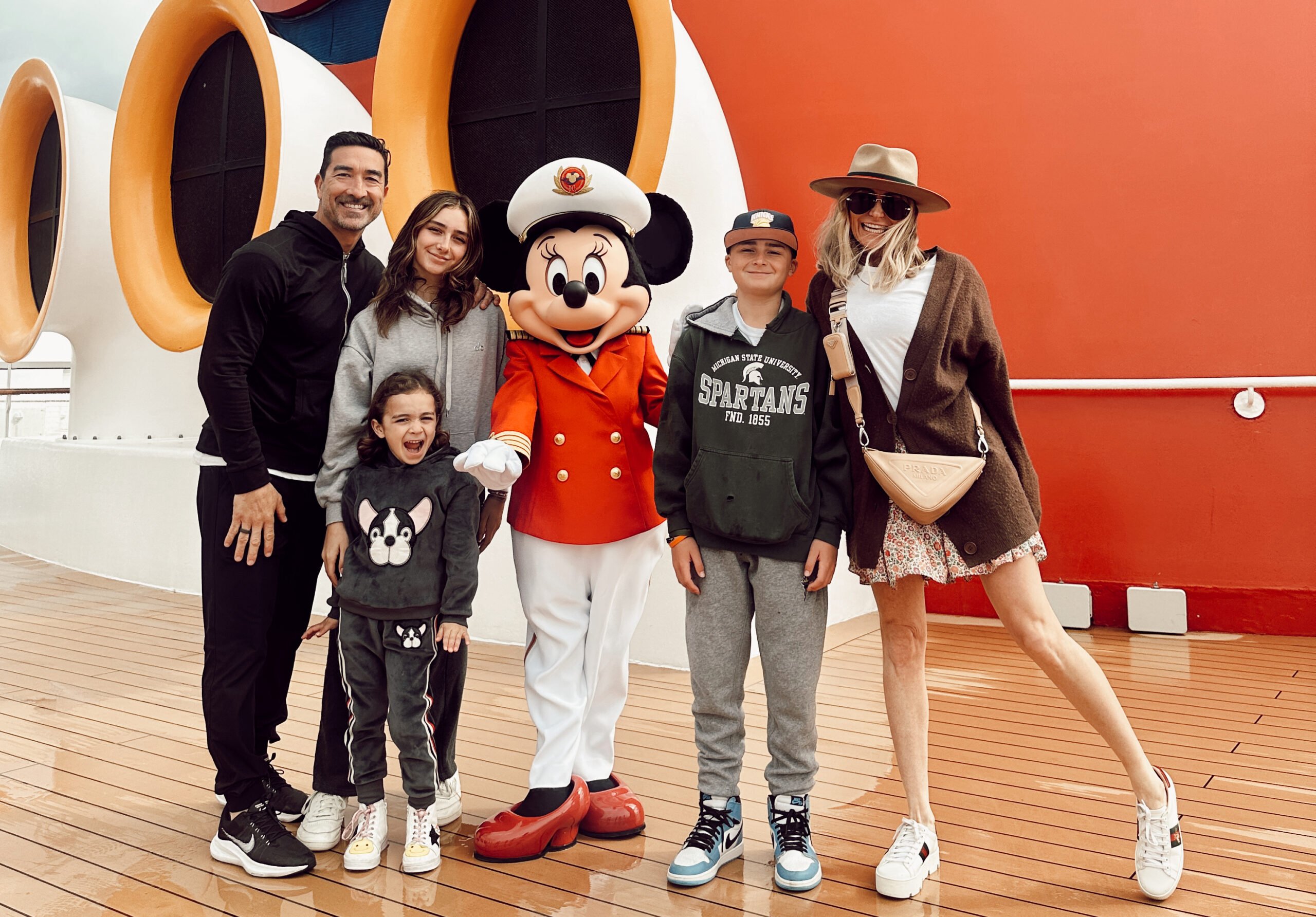 family with Minnie on disney cruise