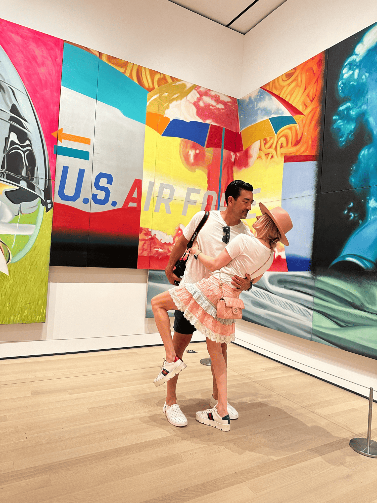 couple dancing in museum 