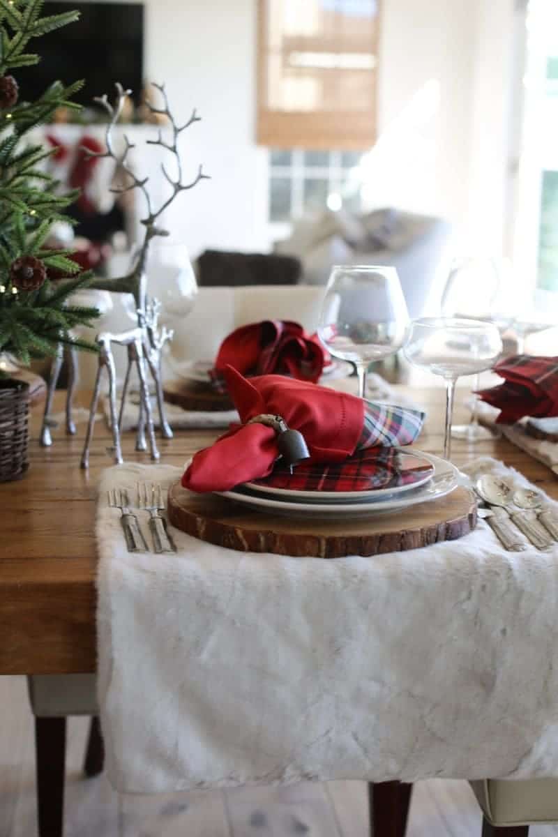 christmas table decor plate napkins reindeer